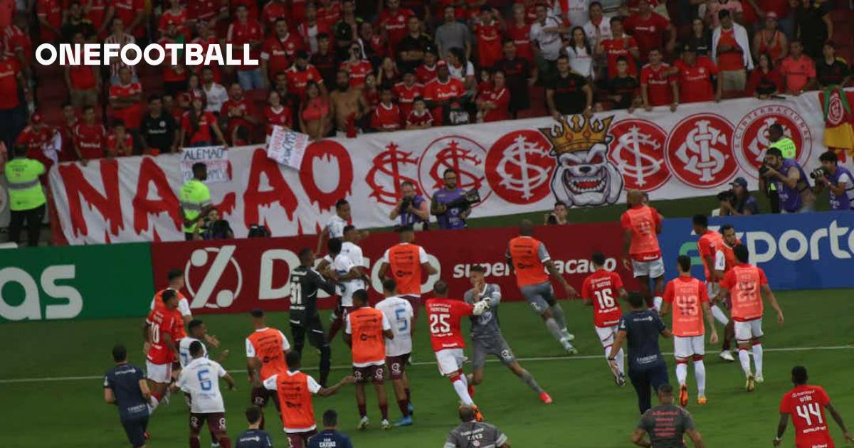 Atacante do Caxias fratura o nariz em briga generalizada com o  Internacional - 365Scores - Notícias de futebol