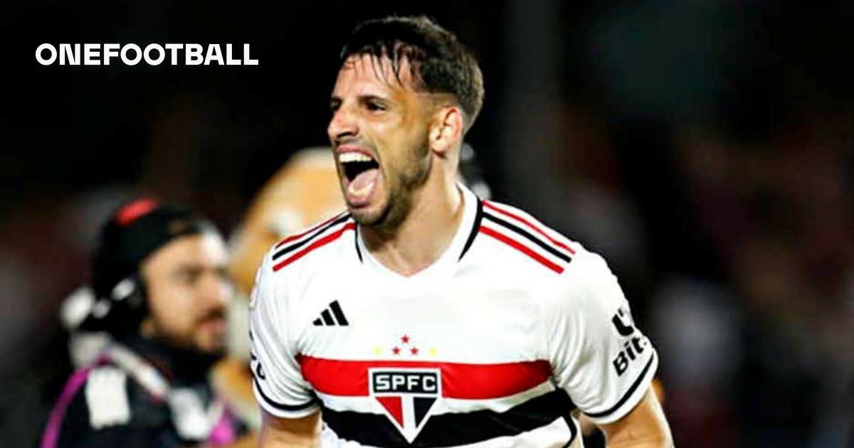 Calleri of Sao Paulo looks on during a match between Sao Paulo and