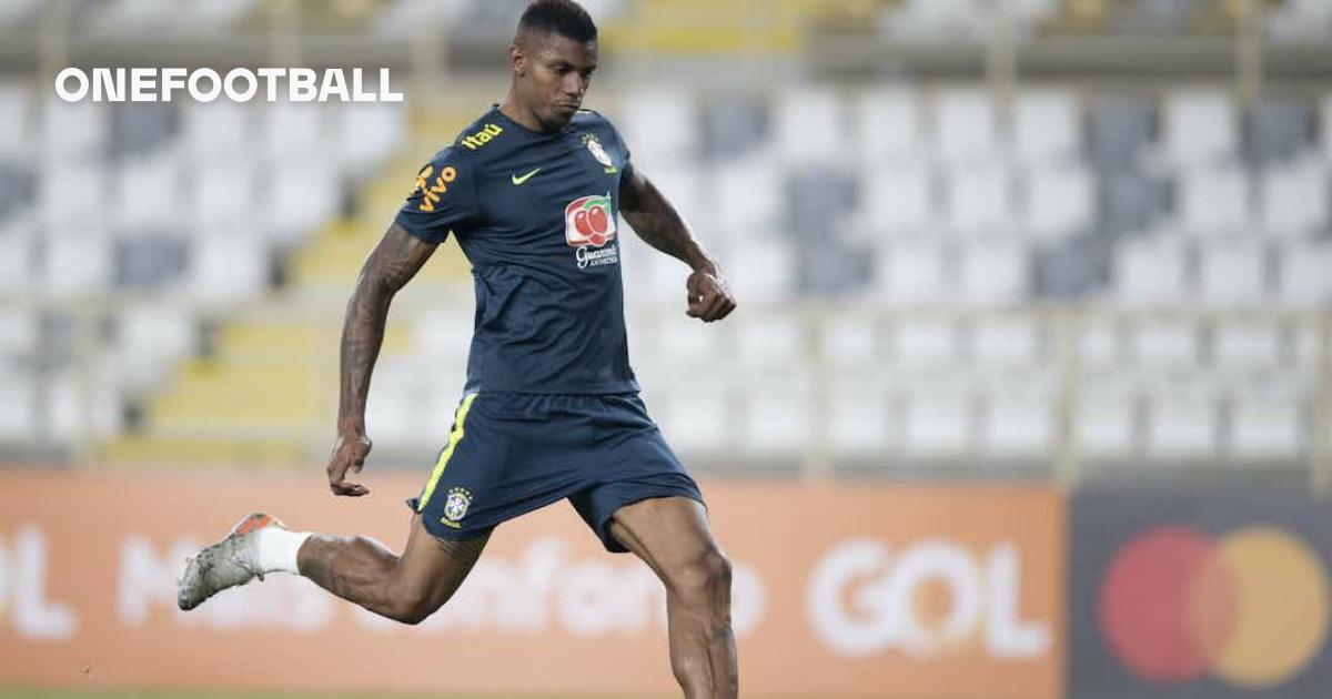 Centroavante Wesley Moraes vai decidir nas próximas horas se