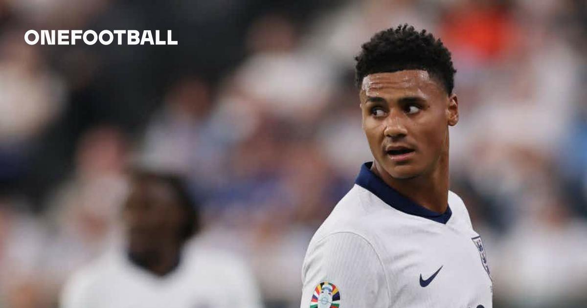 🎥 Nice hair day? Ollie Watkins gifts young England fan his jersey 👏