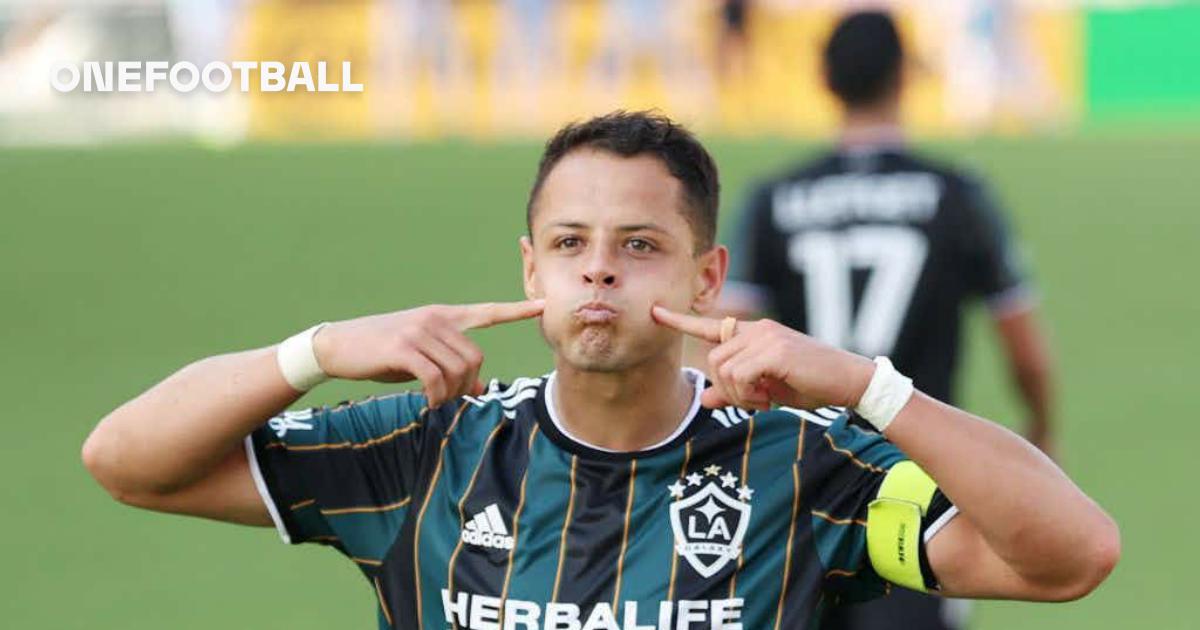 Chicharito scores twice, misses stoppage-time panenka in LA Galaxy