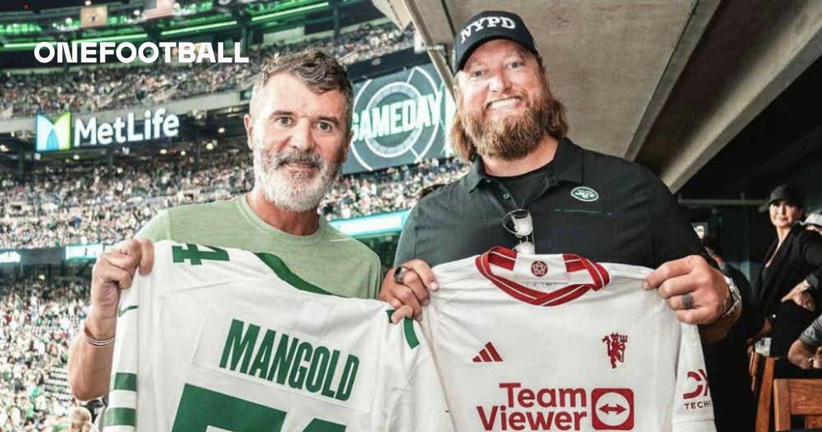 Roy Keane exchanges Man Utd third shirt with ex-New York Jets star Nick  Mangold