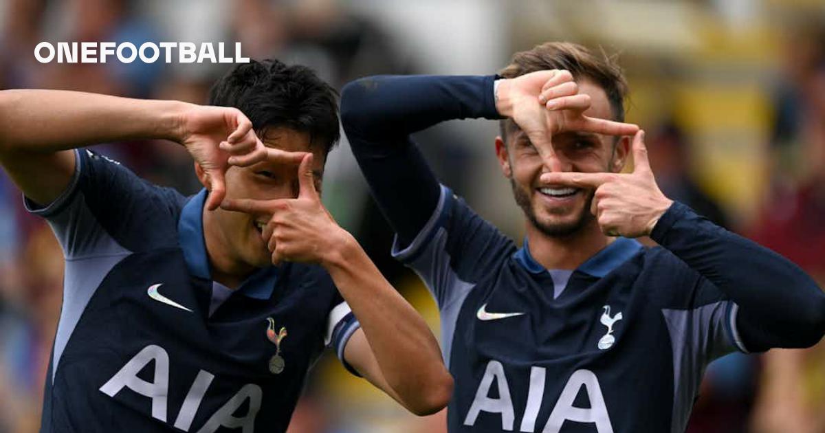 Guglielmo Vicario of Tottenham Hotspur celebrates after Dejan News Photo  - Getty Images