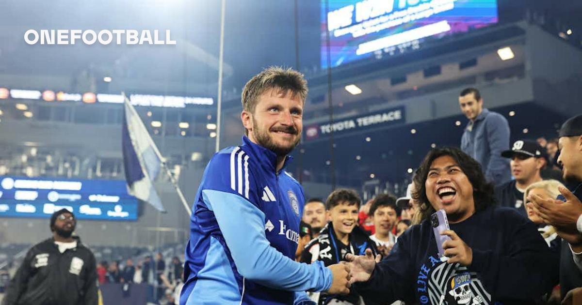 🎥 San Diego FC star scores from inside centre circle in MLS showdown