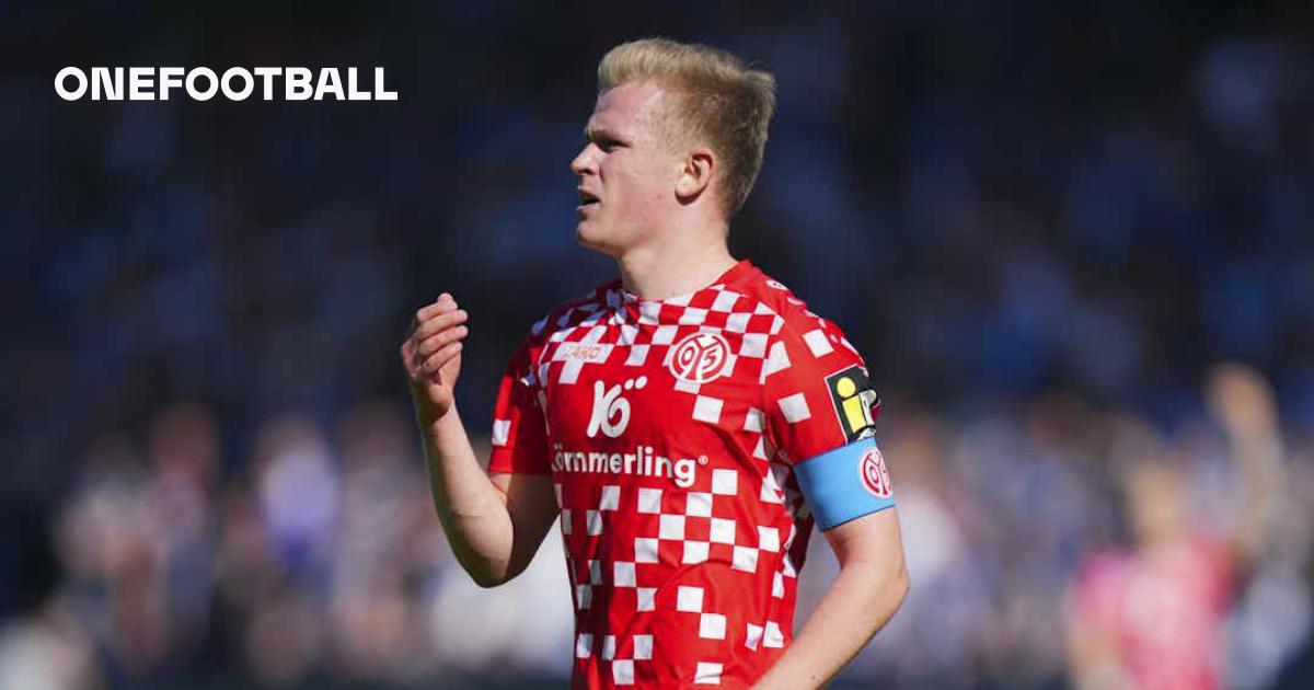 Eintracht Frankfurt in negotiations for Mainz striker Jonathan Burkardt