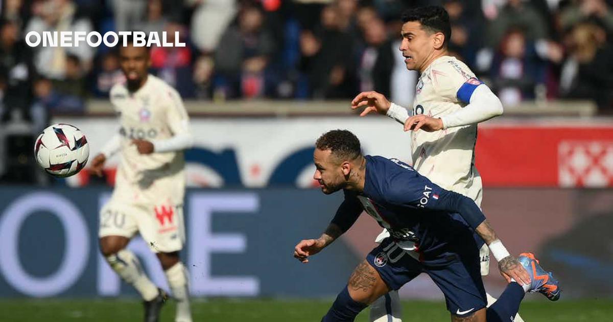 Richarlison sofre nova lesão e sai de campo chorando em jogo do Tottenham