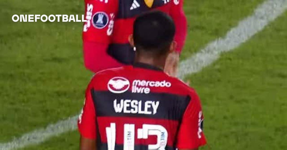 Wesley recebe apoio de jogadores do Fla após expulsão no jogo