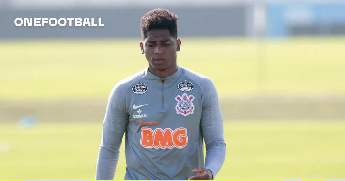 Atacante ex-Corinthians volta ao futebol europeu e acerta com