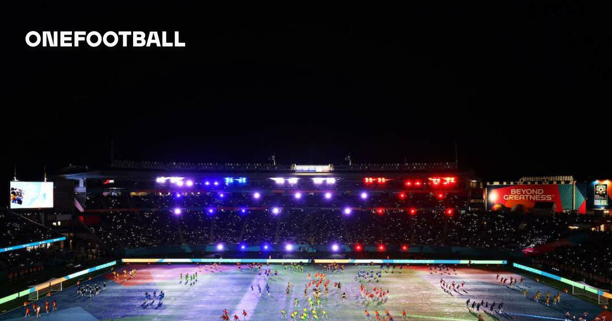 Depois da cerimônia grandiosa de abertura, Copa do Mundo feminina