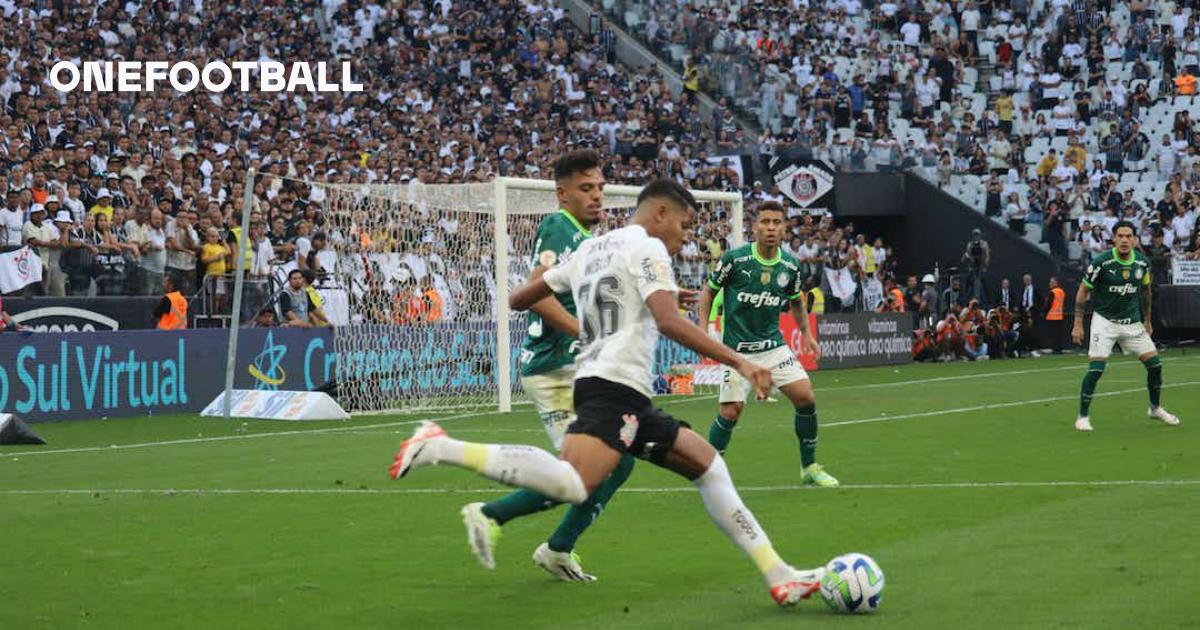 Técnico do Corinthians comenta troca de posição entre Wesley e