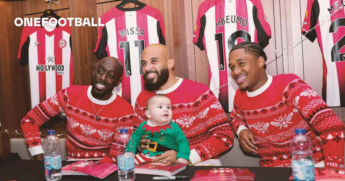 Young Bees Celebrate Christmas At The Gtech | OneFootball