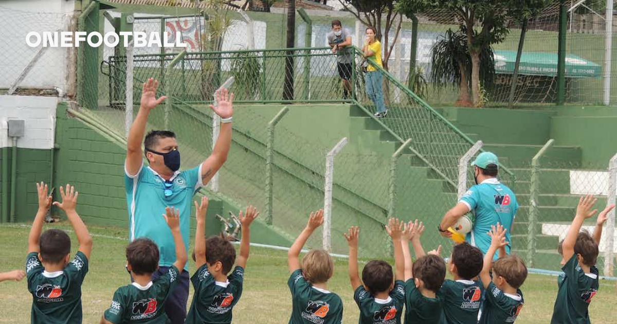 Dia das crianças: Escolinha de futebol promove atividade na Serrinha -  Goiás Esporte Clube
