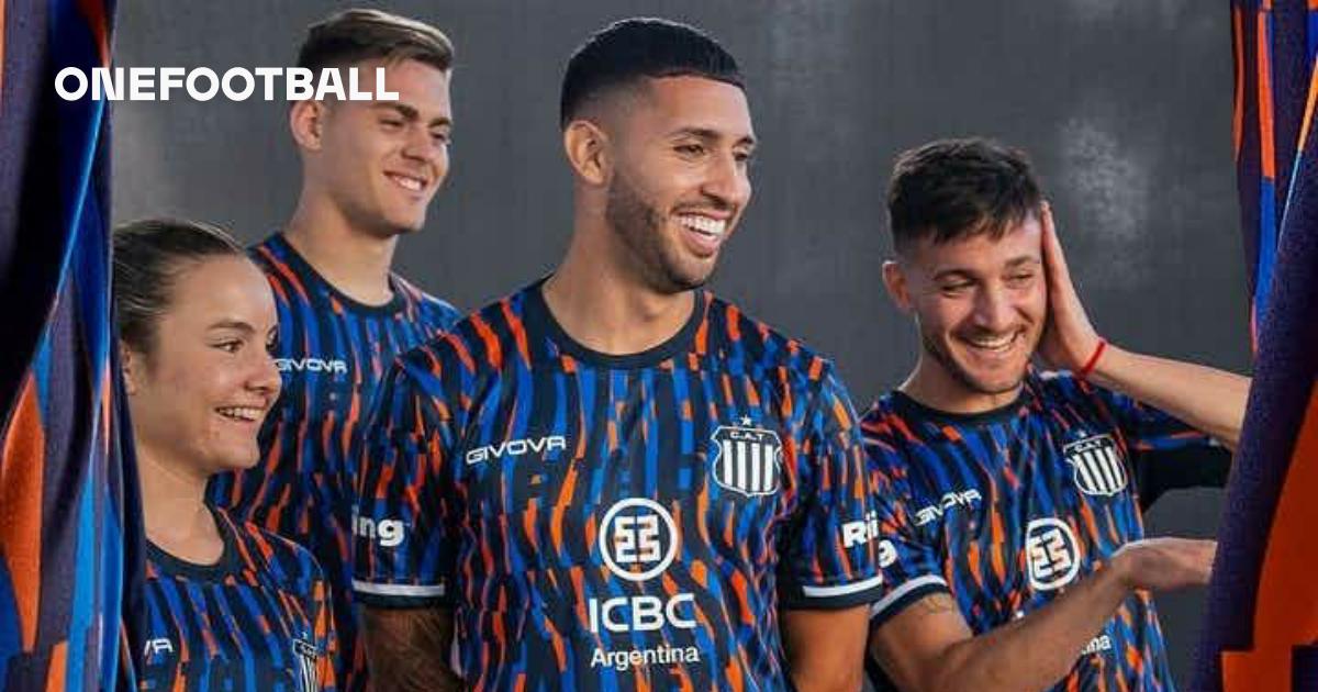 Dana lança as novas camisas do Talleres - Show de Camisas