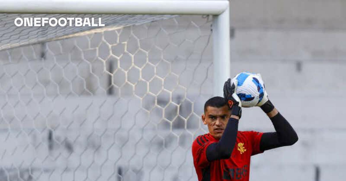 Wesley se destaca em treino e deve ser titular no clássico com o Santos