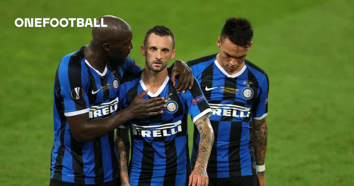 Jogador da Inter rouba a cena em cobrança de falta do Barcelona; veja