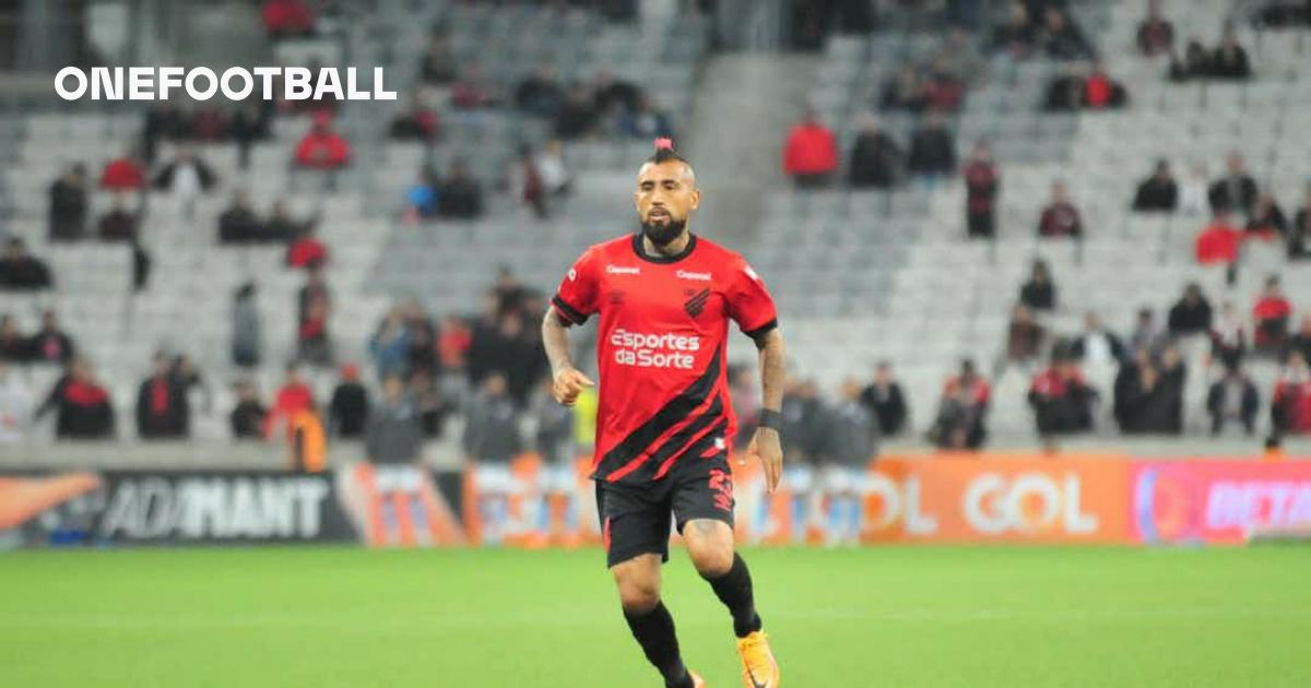 Wesley preparando cruzamento contra o Bahia