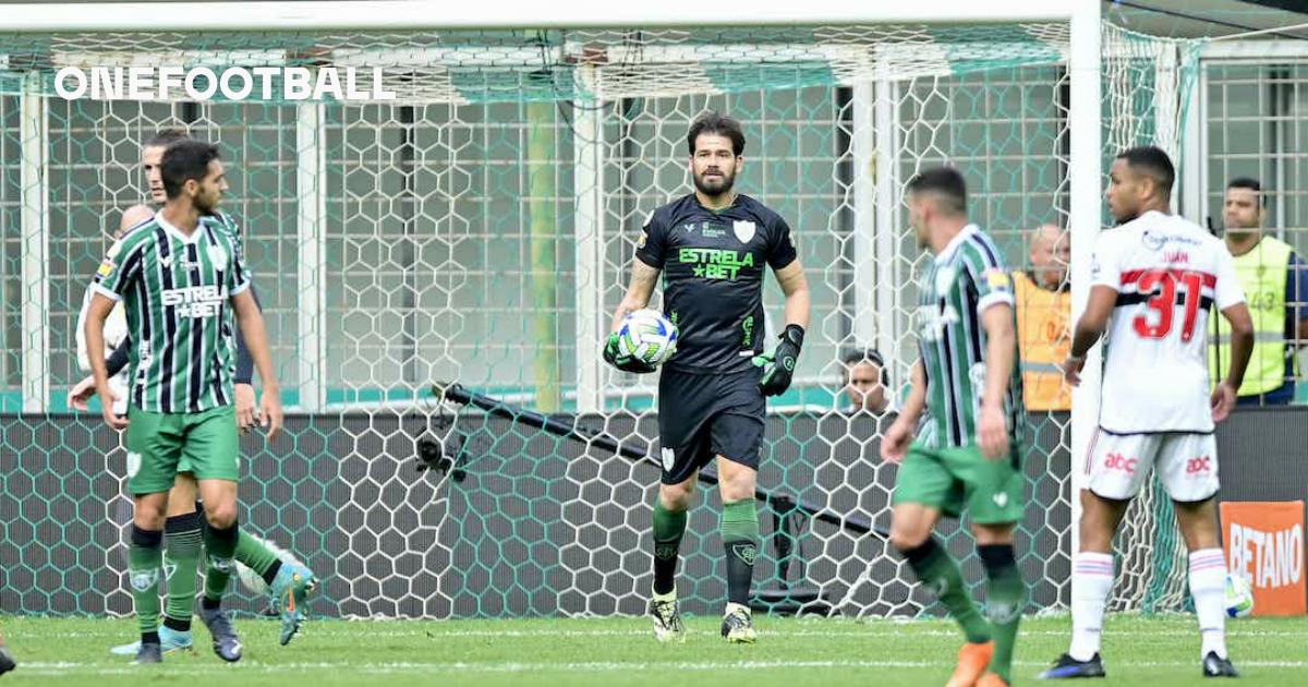 São Paulo volta a jogar mal e, com um a mais, perde para América-MG