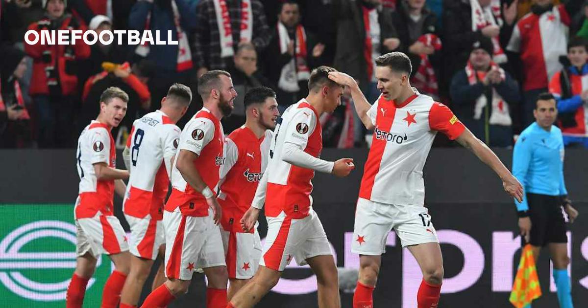 Slavia Praga venció a Roma y lo alcanzó en la cima del grupo de