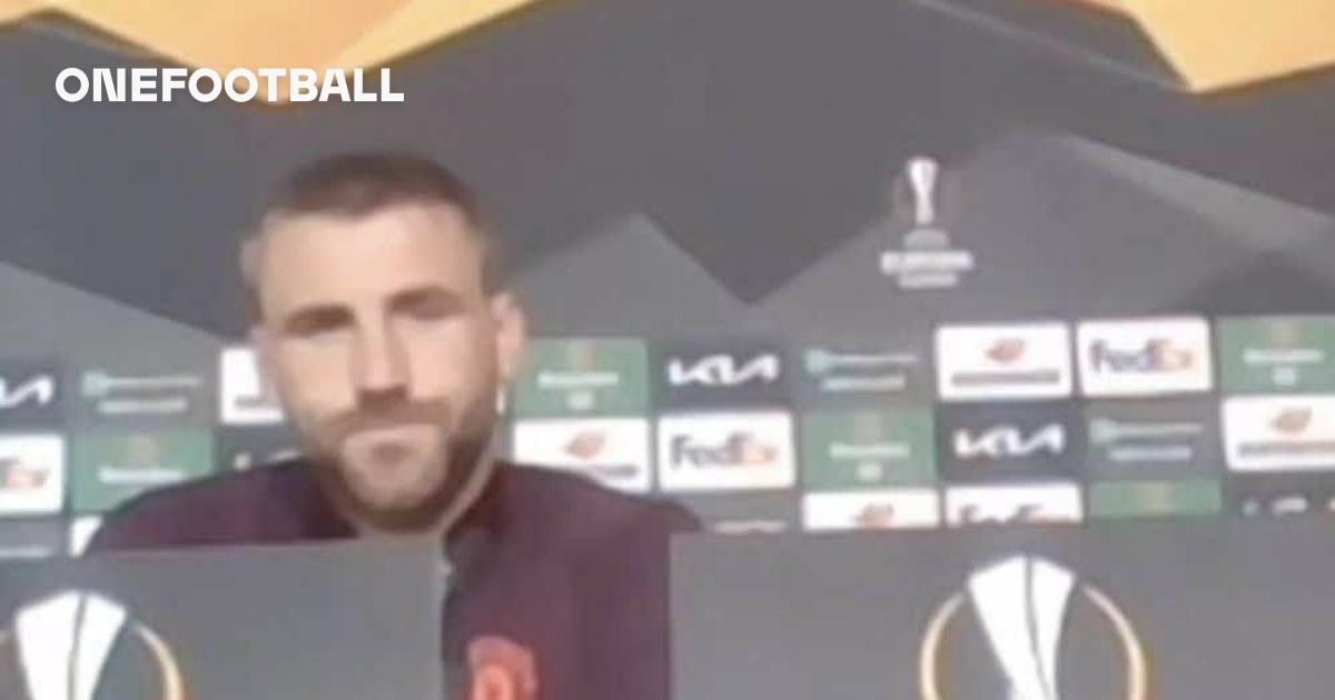 Video Luke Shaw Accidentally Drops Major Line Up Hint For Europa League Semi Final Vs Roma Onefootball